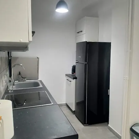 A Convenient In The Heart Of Apartment Athens